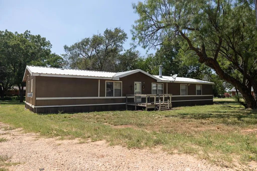 700 Kindred St, Loraine