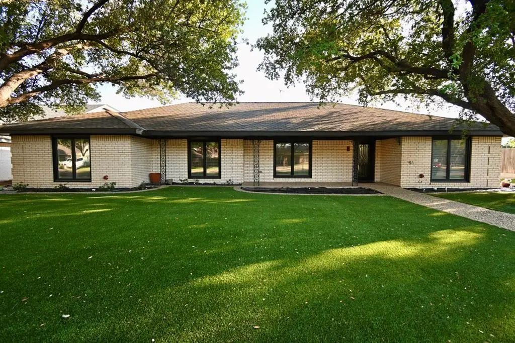 2 Bentley Court, Midland