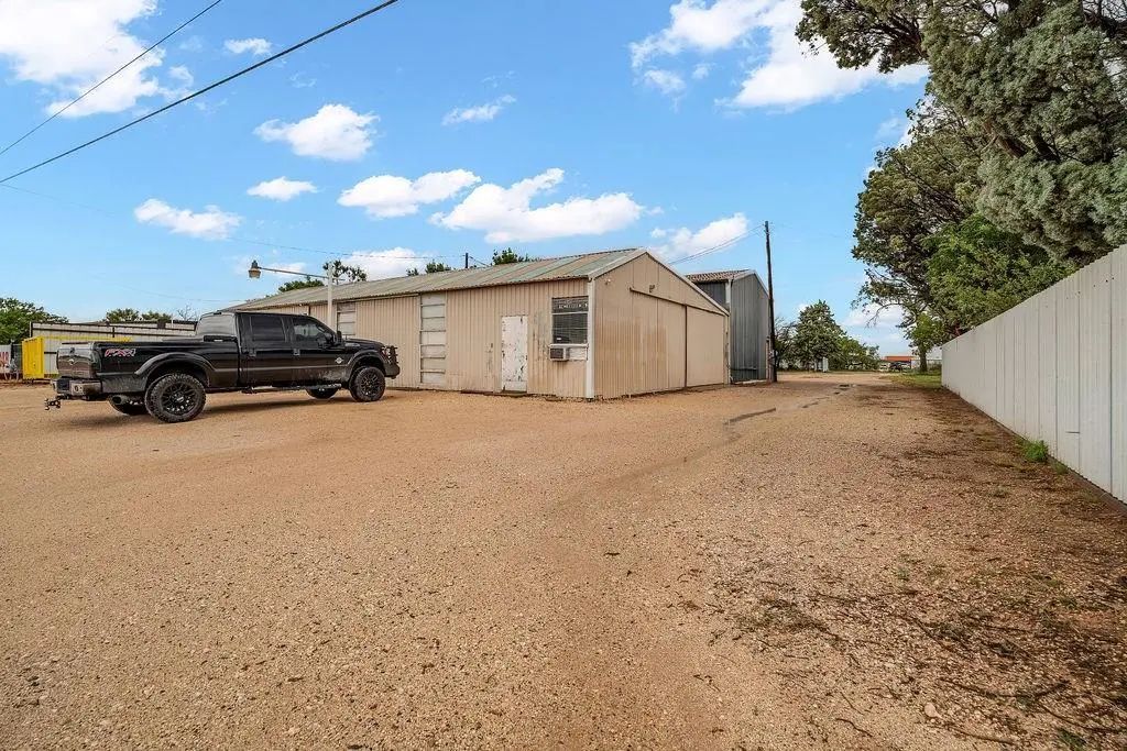 8411 Service Rd, Big Spring