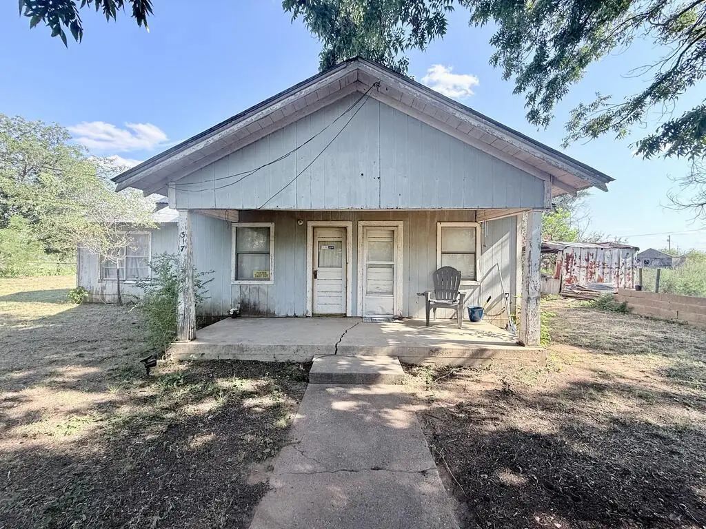 317 Pacific Ave, Loraine