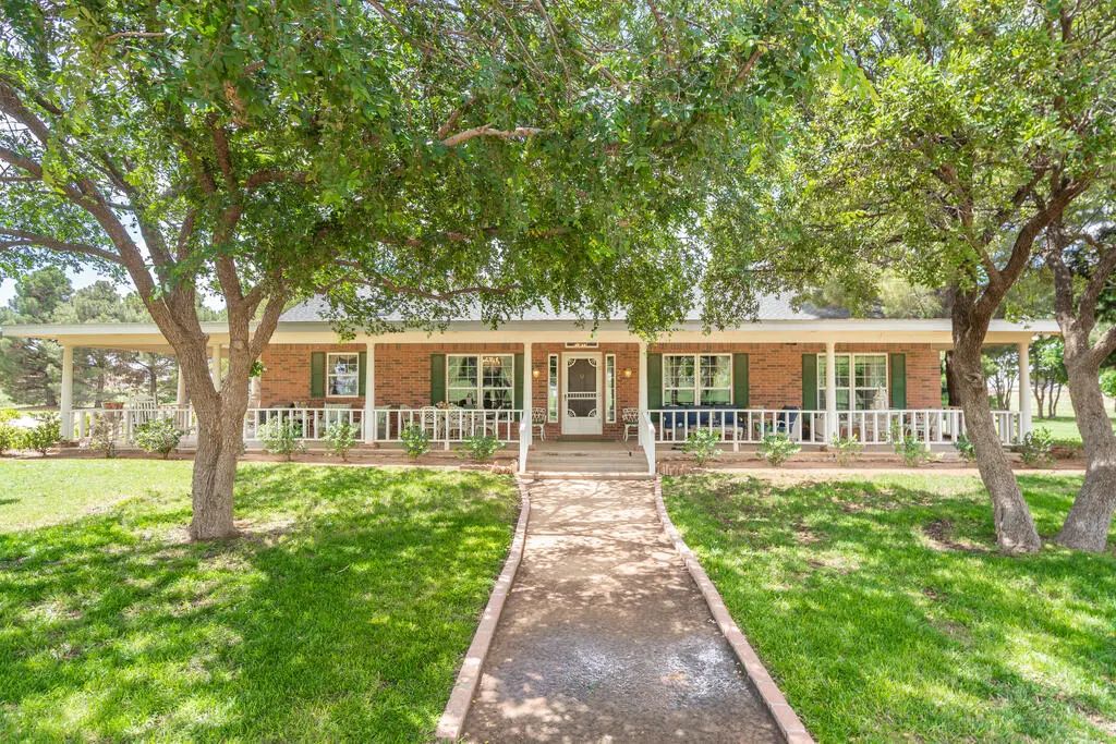 10008 County Rd 1213, Midland