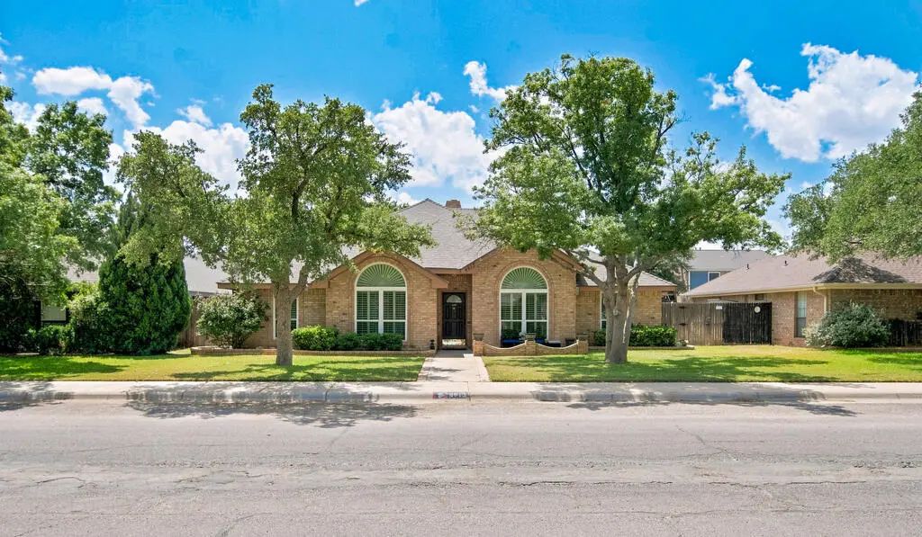 4613 Bishops Castle Dr, Midland