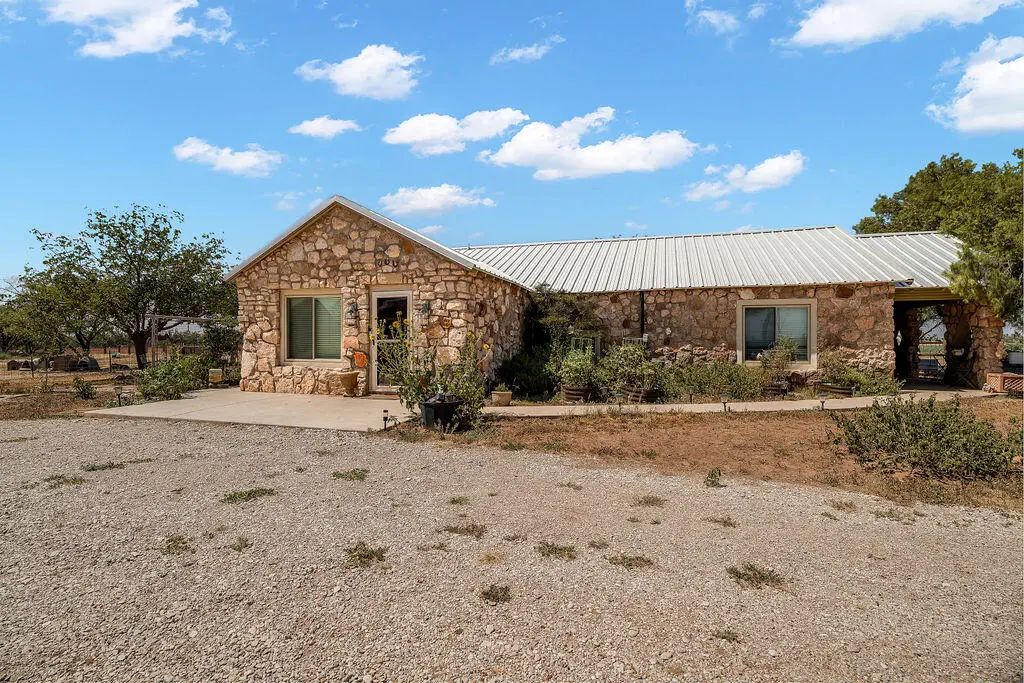 8801 County Rd 31, Big Spring