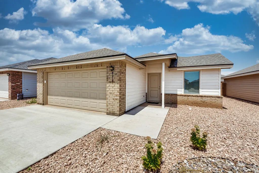 8215 County Rd 111, Midland