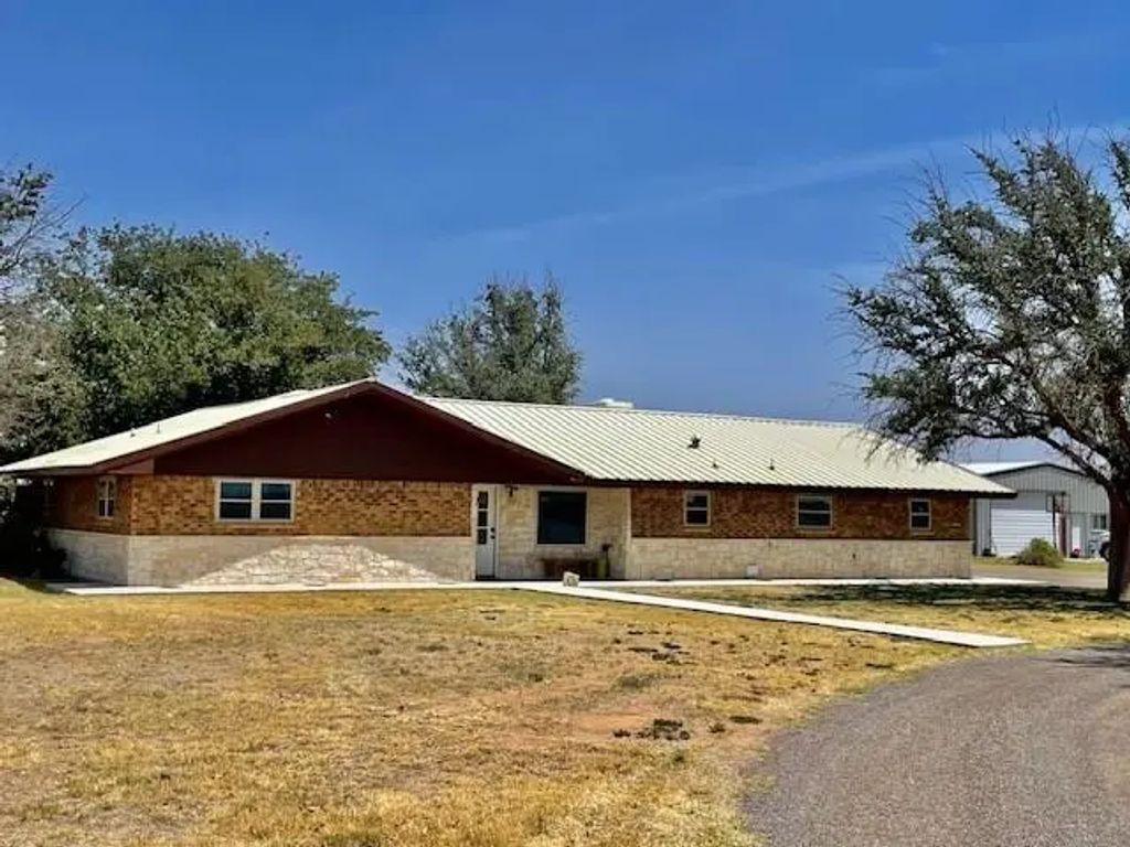 6301 County Rd 120, Midland