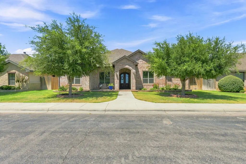 5302 Dunraven Court, Midland