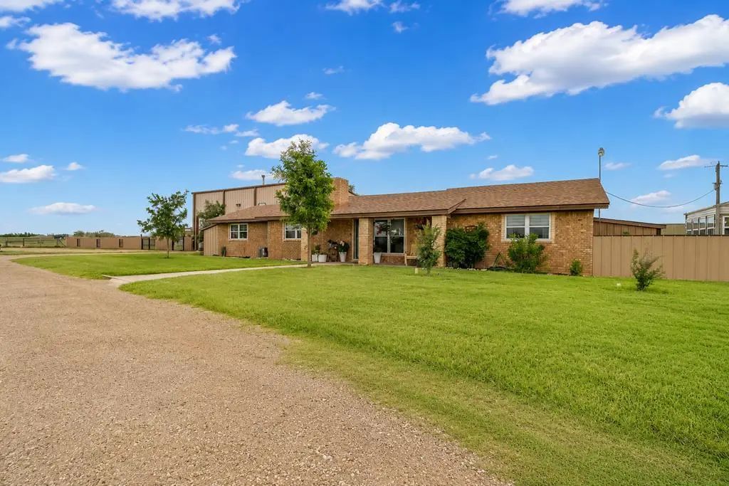 8501 County Rd 160, Midland