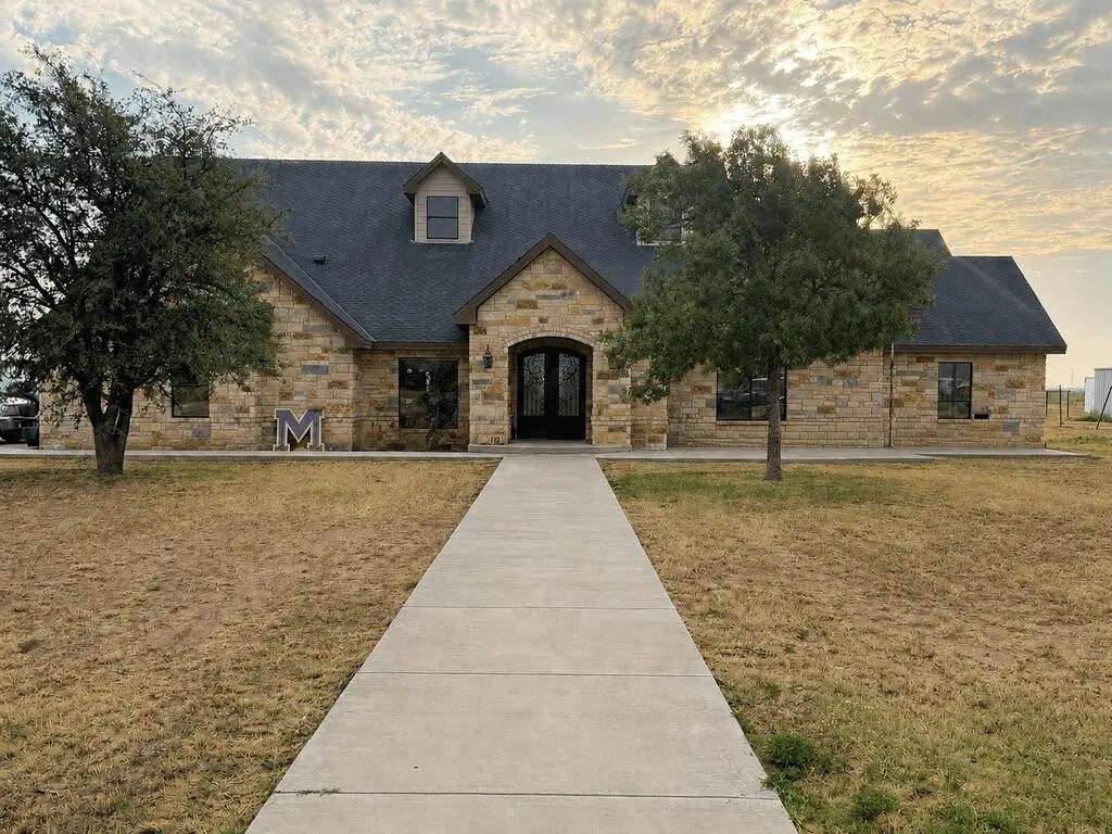 1210 County Rd 1105, Midland