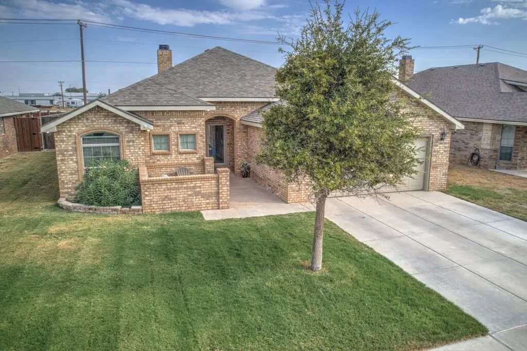 5703 Champions Dr, Midland