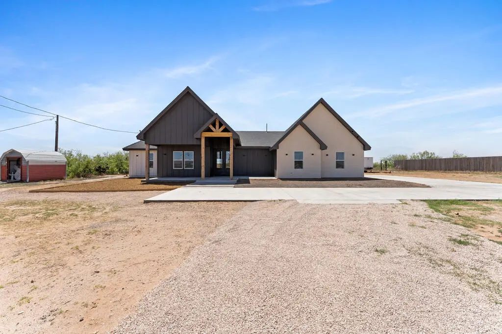 1415 County Rd 1110, Midland