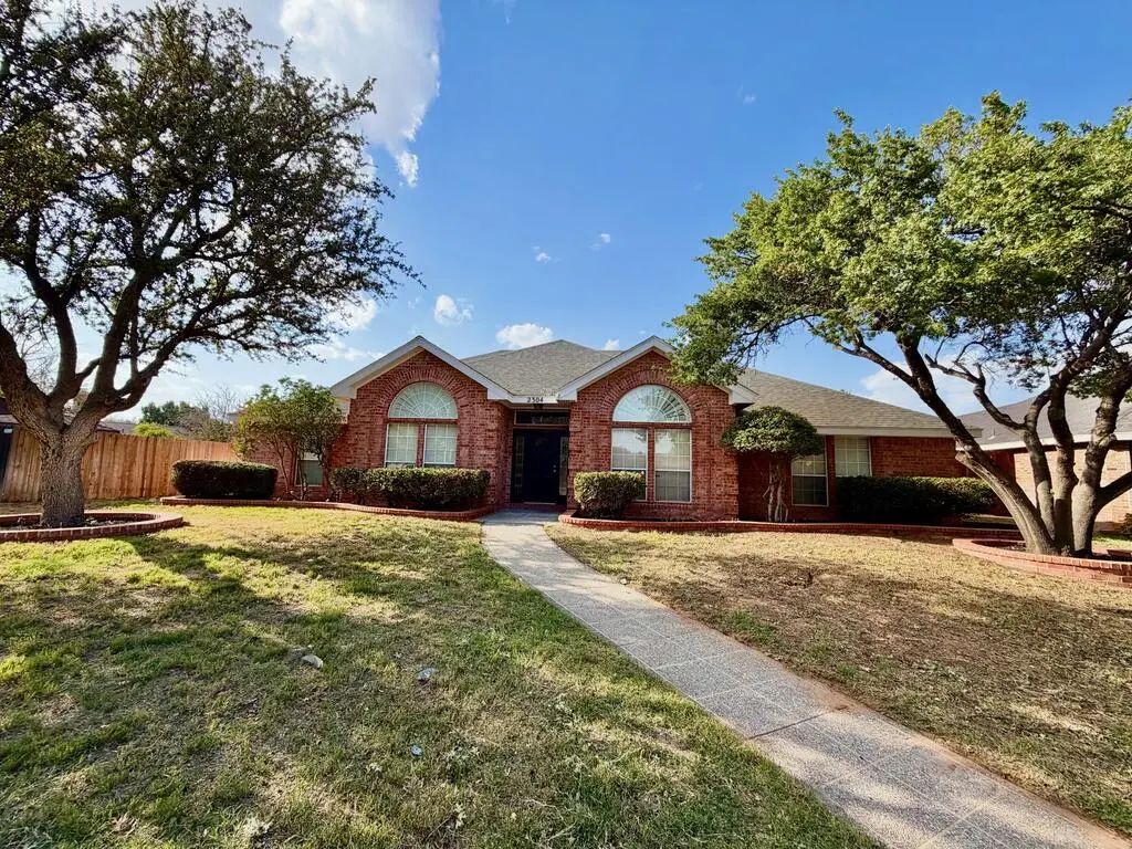 2304 Chretien Place, Midland