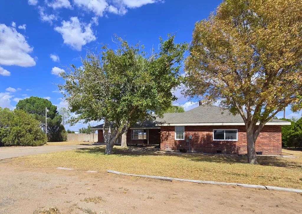 2740 County Rd C2000, Stanton