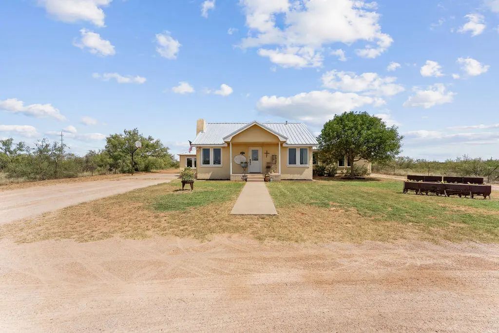 10101 County Rd 95, Midland