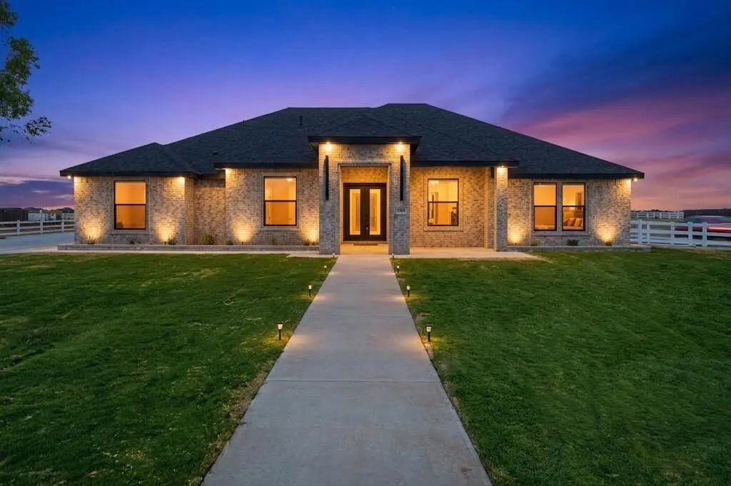 2116 County Rd 1055, Midland
