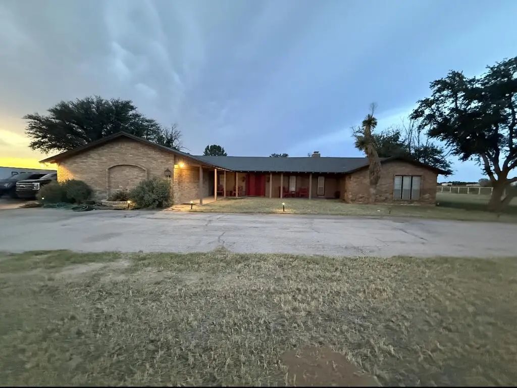 5609 E County Rd 120, Midland