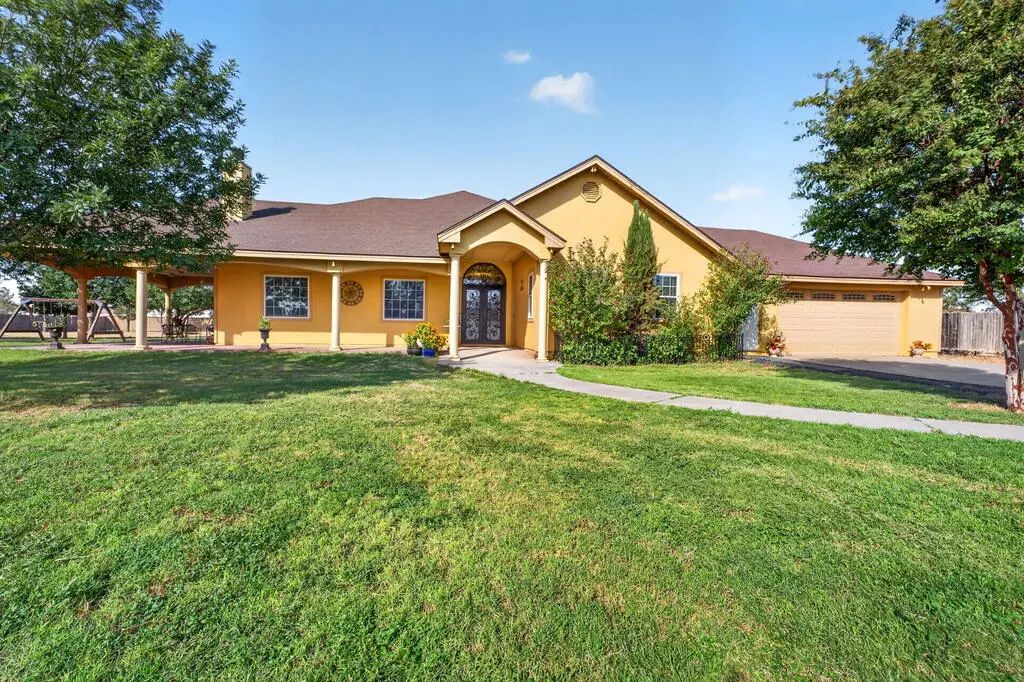 3216 County Rd 1223, Midland