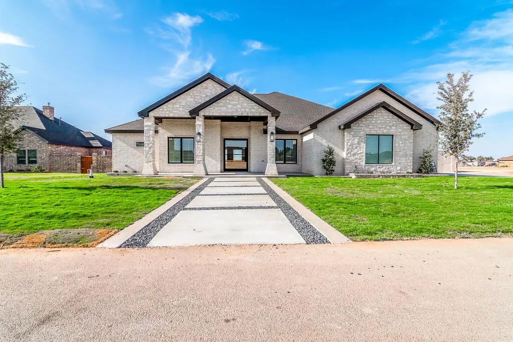 5505 County Rd 94, Midland