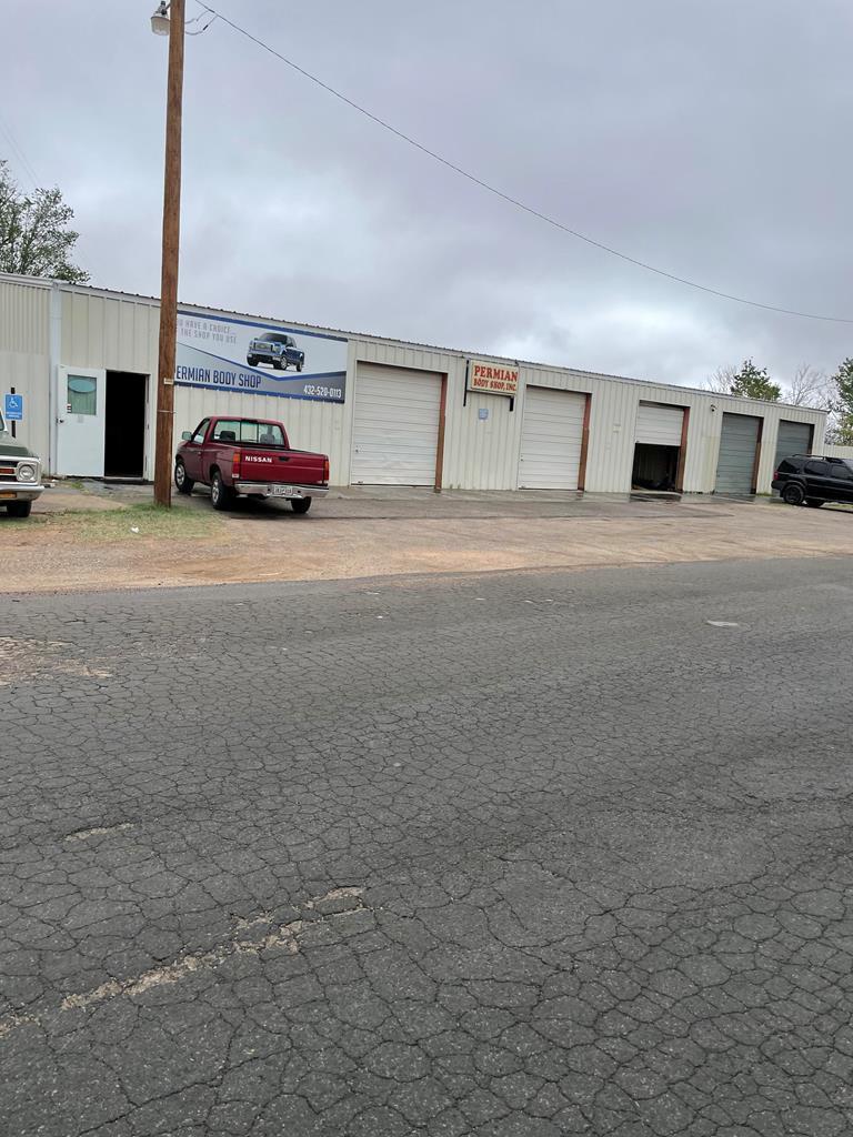 3203 County Rd 113, Midland