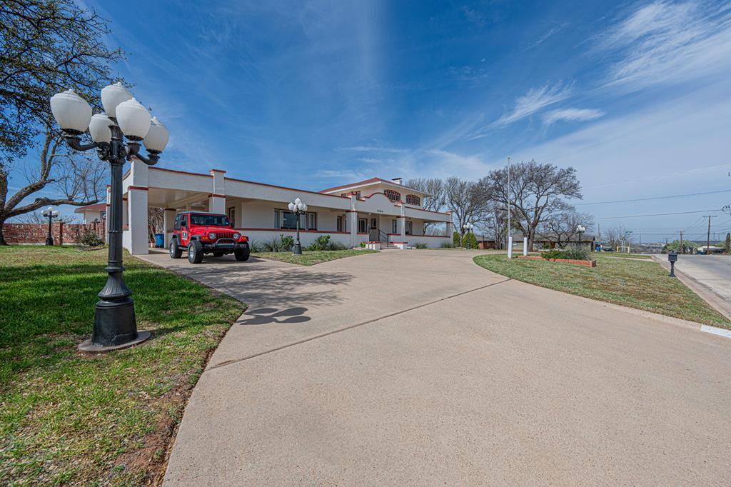 1400 Sam Houston St., Sweetwater