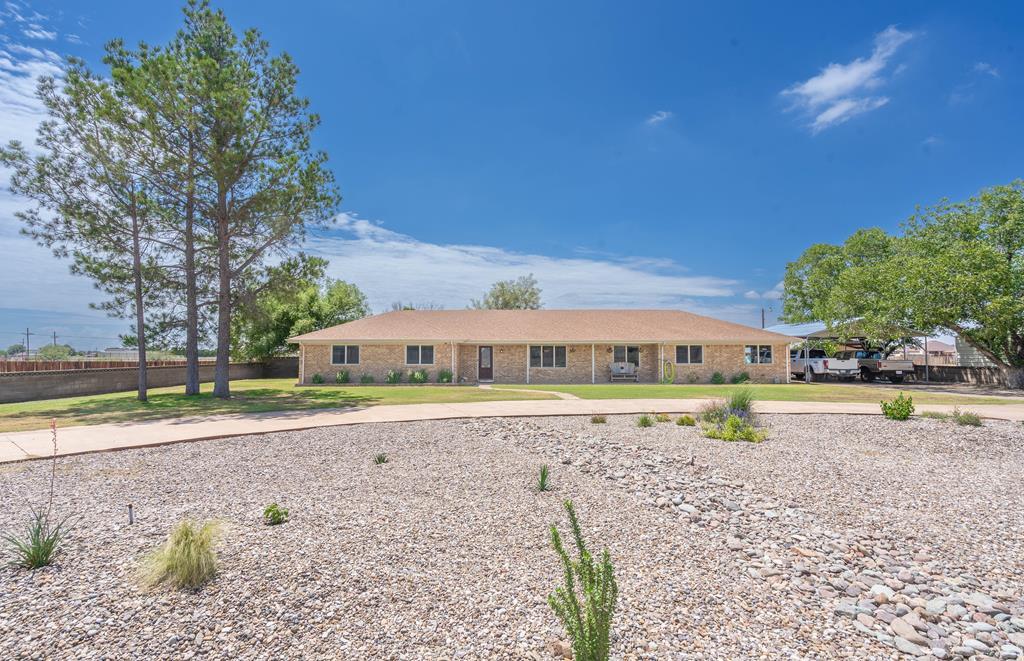 6800 County Rd 105, Midland