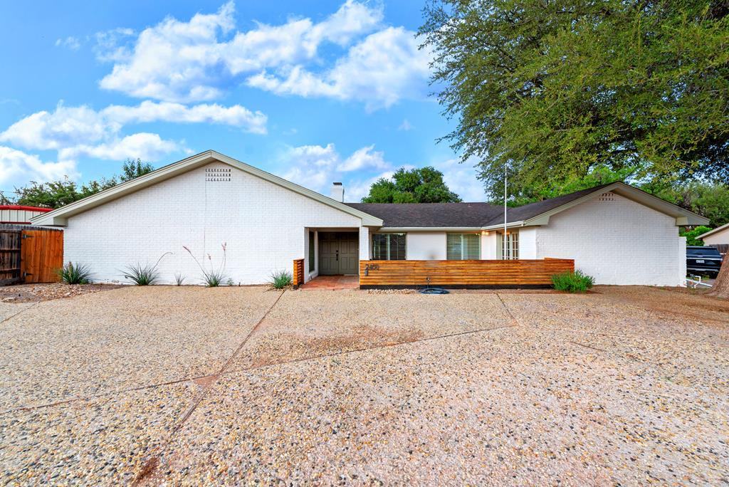 2400 Metz Court, Midland