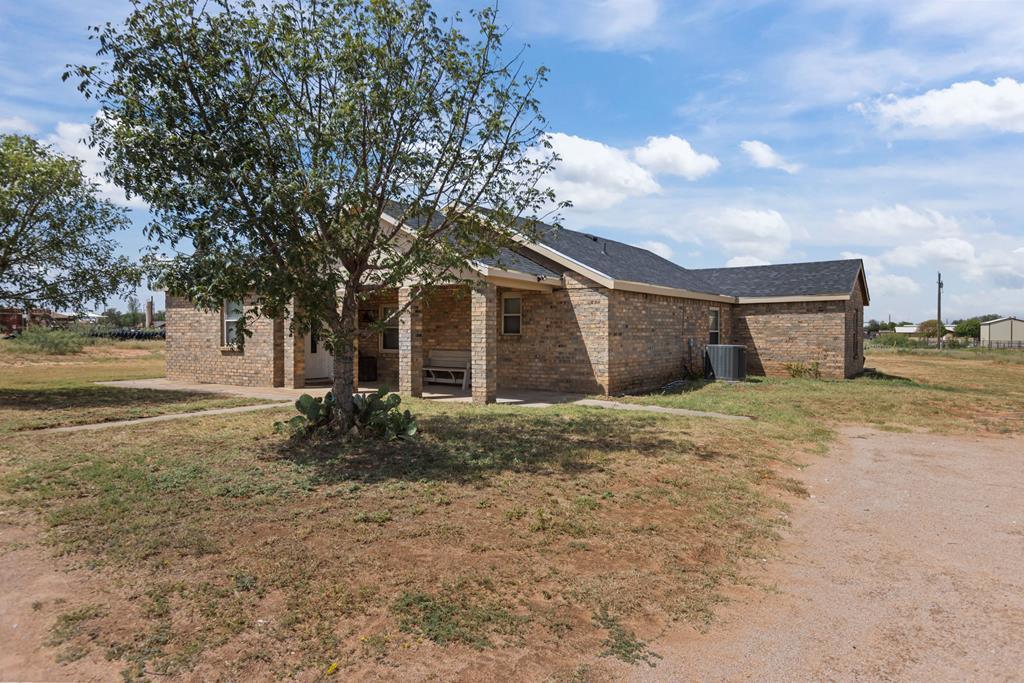 1008 County Rd 1127, Midland