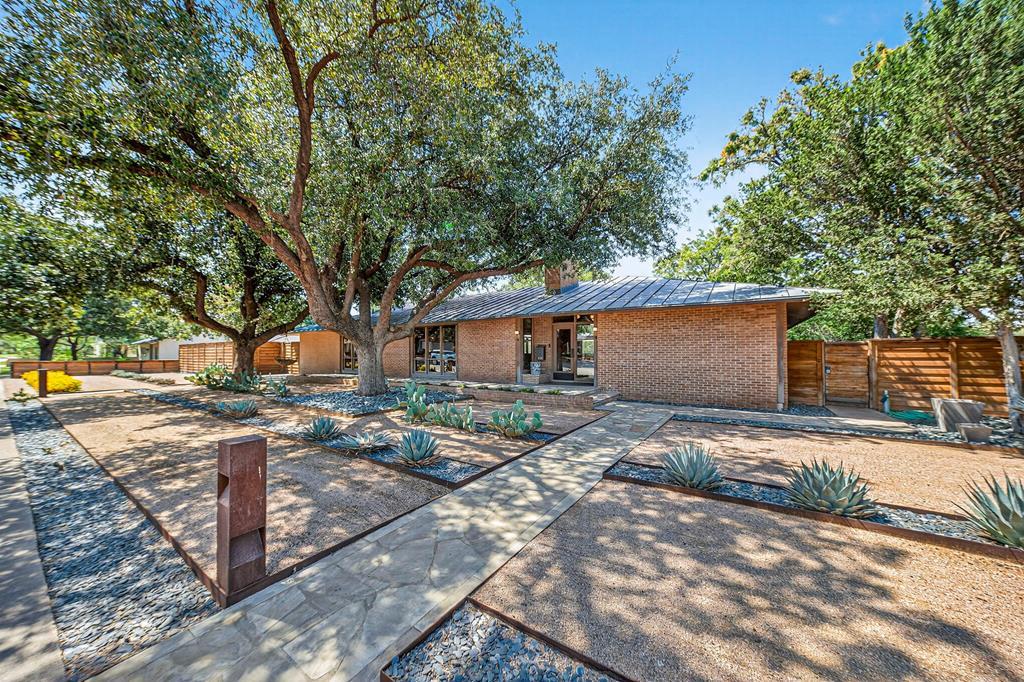 205 Club Dr, Midland