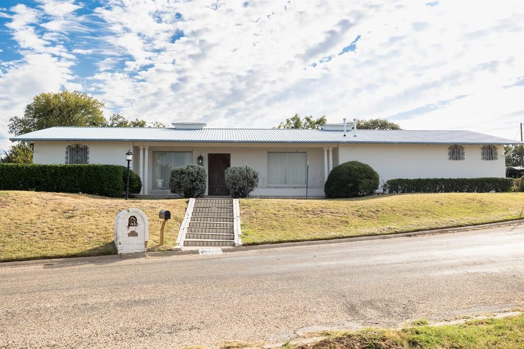 2712 46th St, Snyder