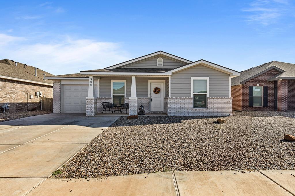 308 Pioneer Cir, Midland