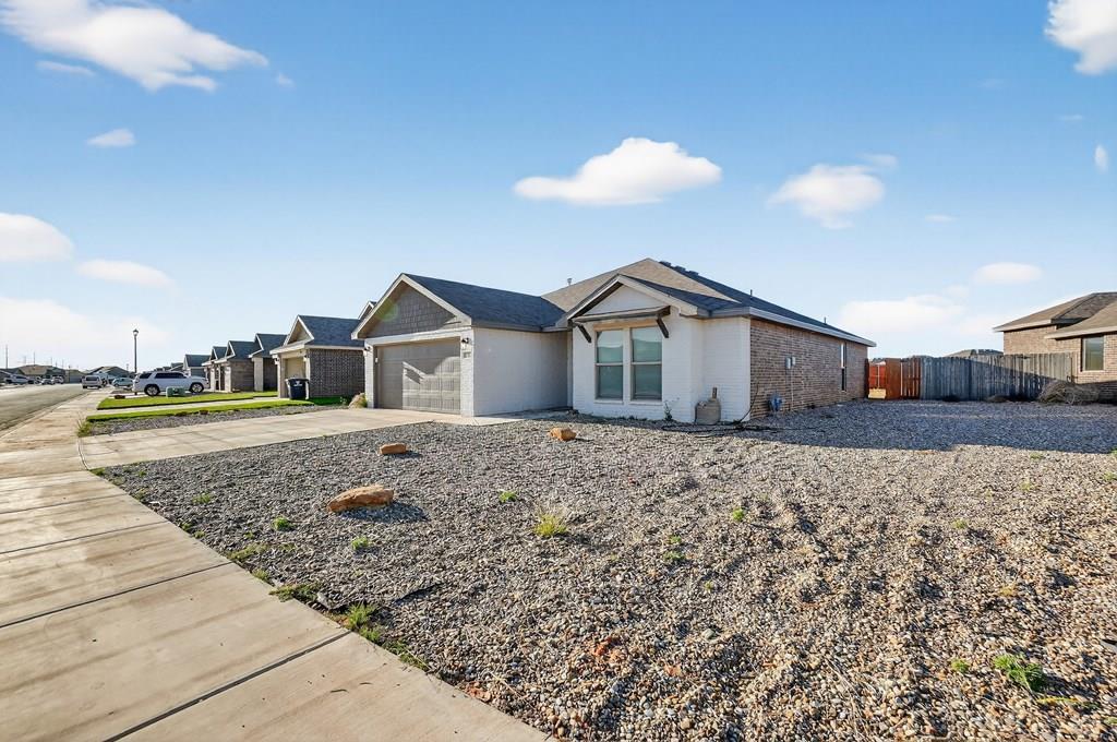 125 Pioneer Cir, Midland