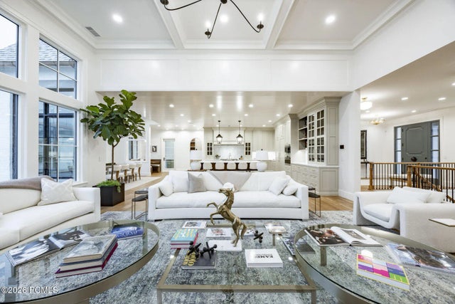 618 S Fox Den Road, Midway