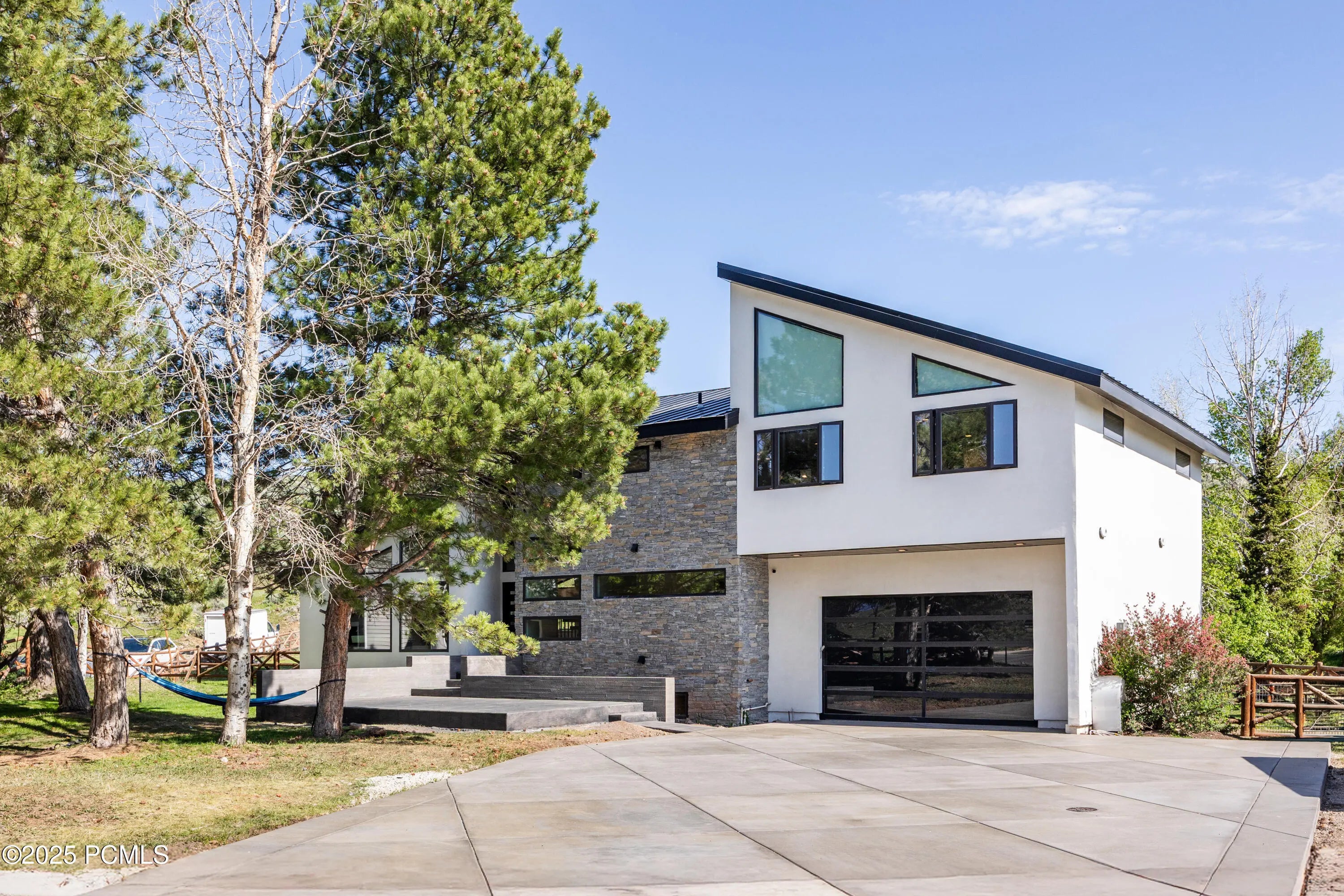 Photo of Listing #12502355