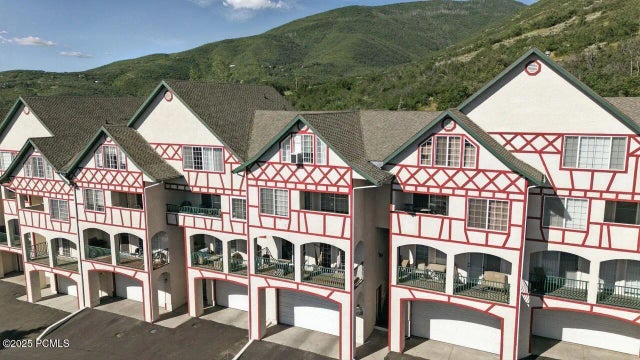 1057 Oberland Drive, Midway