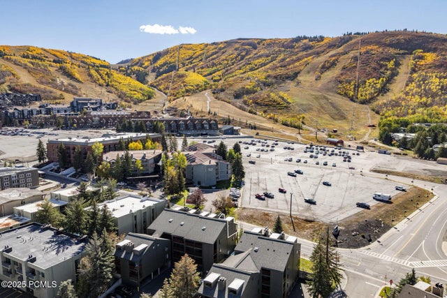 1487 Woodside Avenue B301, Park City