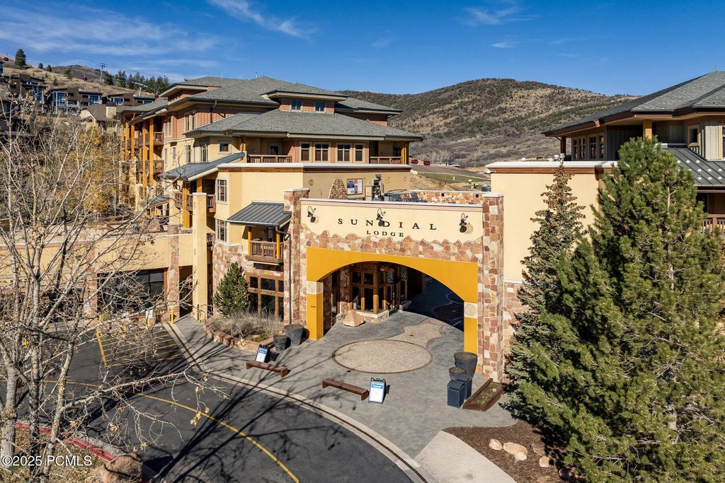 3720 N Sundial Court B203, Park City