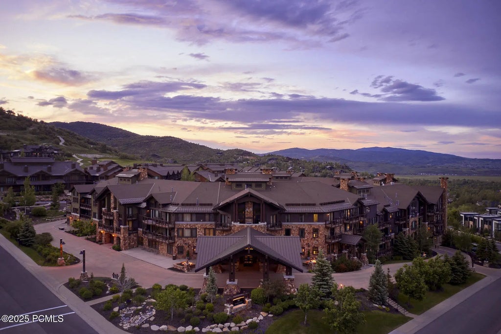 2100 Frostwood Boulevard 3164, Park City