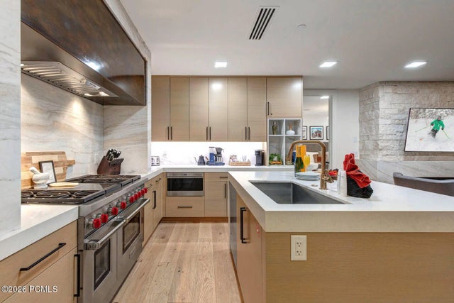 7697 Village Way 103, Park City