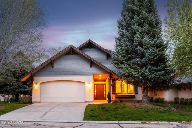 1164 N Village Circle, Midway