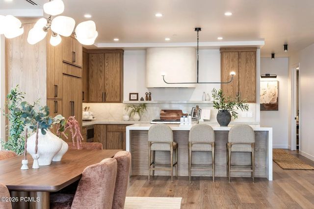 7367 S Canyon Centre Parkway 407, Cottonwood Heights
