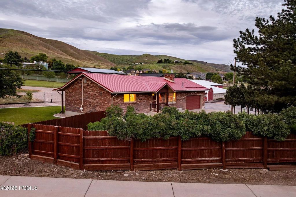 3070 W Old Highway Road, Morgan