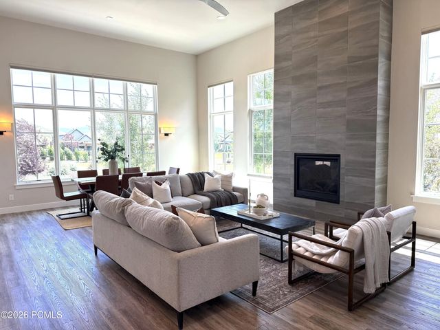 496 N Farmhouse Way, Midway
