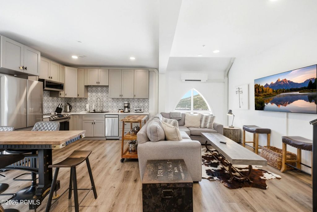 424 Park Avenue C, Park City