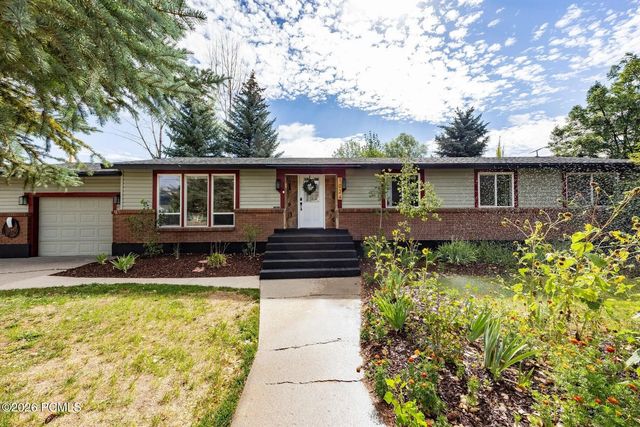 1024 N Magpie Circle, Midway
