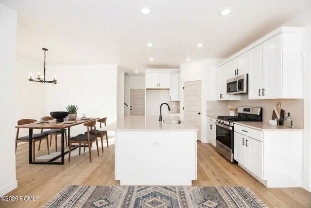 3068 Clover Court, Francis