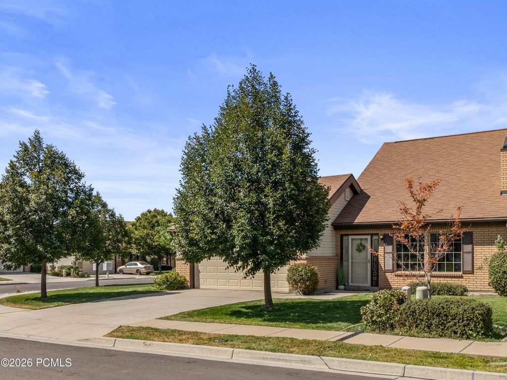 1146 N 700, Centerville