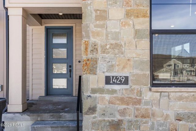 1451 Electric Avenue, Francis