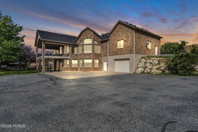 1236 S Highway 66, Morgan