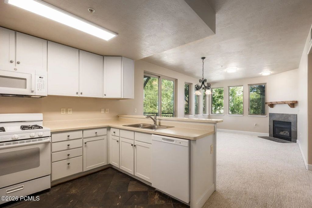 6605 Overland Drive Apt 208, Park City