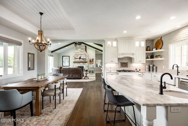 900 S Price Farm Court, Midway