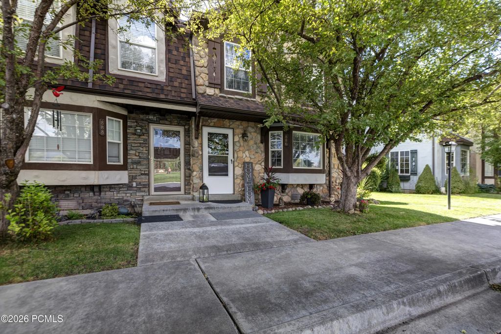 886 N Hamlet Circle Circle, Midway
